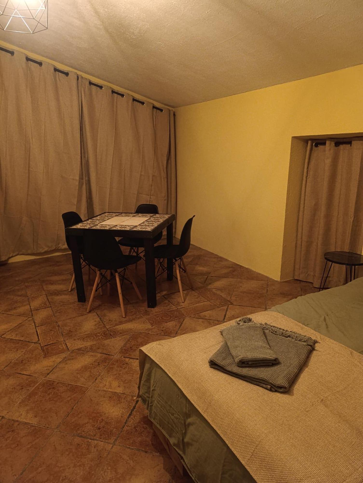 Mas Pitre Bed & Breakfast Besalu Exterior photo